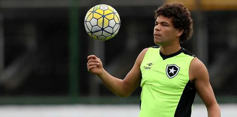 Camilo vestiu a camisa verde e amarela contra a Colômbia