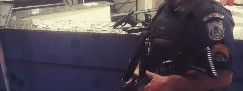 Suspeito foi preso após trocar tiros com a polícia