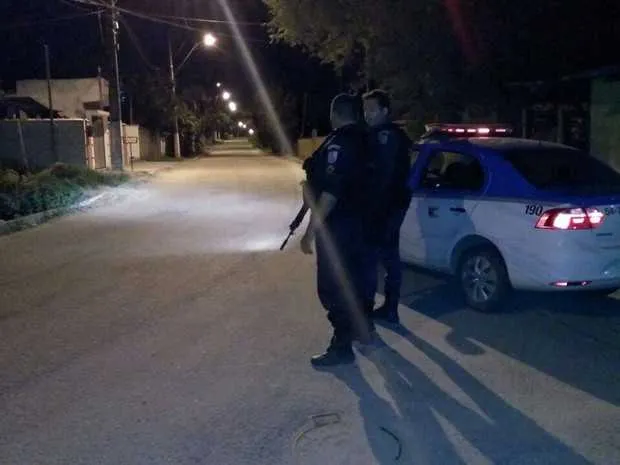 Policiais do batalhão de Cabo Frio fizeram operação no local e não conseguiram achar assassino