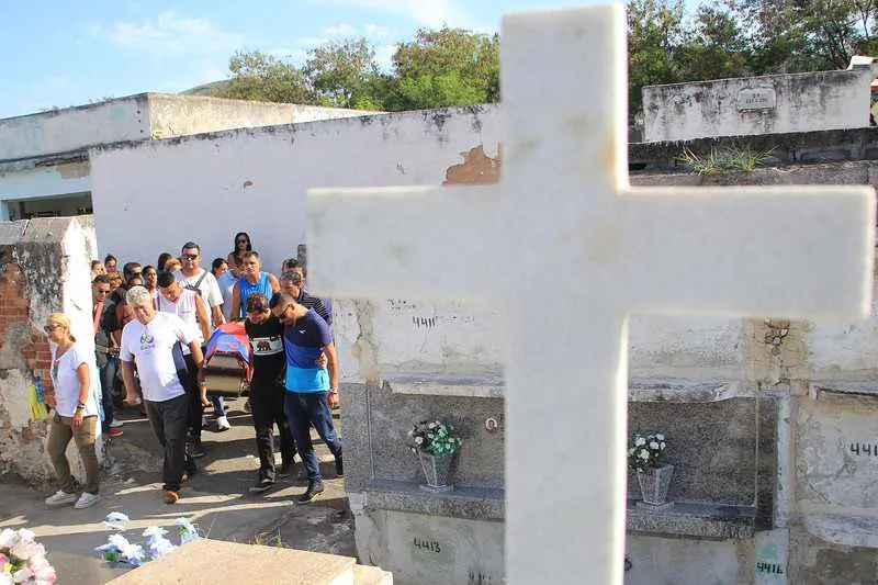 Cerca de 300 pessoas deram o último adeus a Rose no Maruí