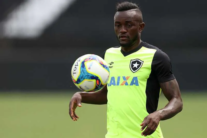 O atacante Joel tem grandes chances de estrear hoje à tarde