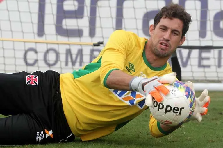  Após boas atuações, o goleiro Martín Silva recebeu sondagens
