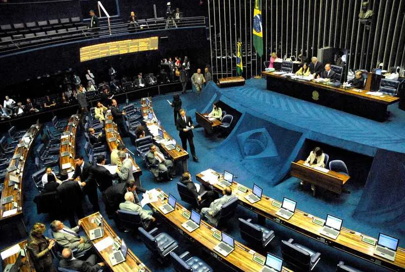  Para dar início à eleição é necessária a presença de, no mínimo, 41 senadores em Plenário

