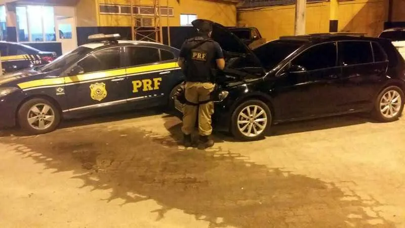  O carro roubado em março de 2016 estava com placa clonada