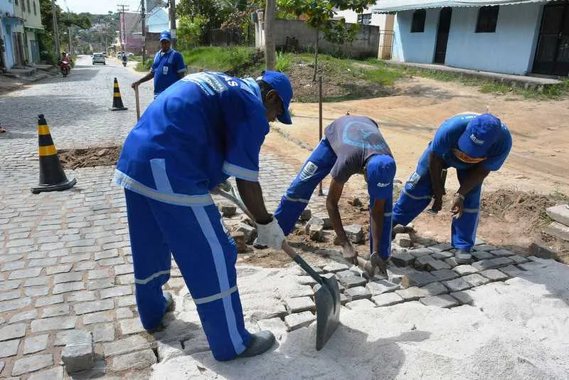 >> Em Areal, toda a extensão da Avenida Carlos Lacerda, que estava sem manutenção, foi limpa