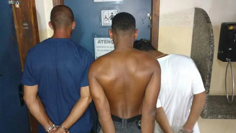 Fiel e HG foram flagrados com drogas na Favela da Linha