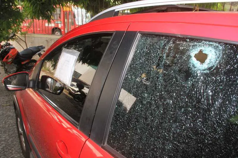 Carro de Neto foi atingido por vários tiros de fuzil durante o confronto com os ladrões de carga
