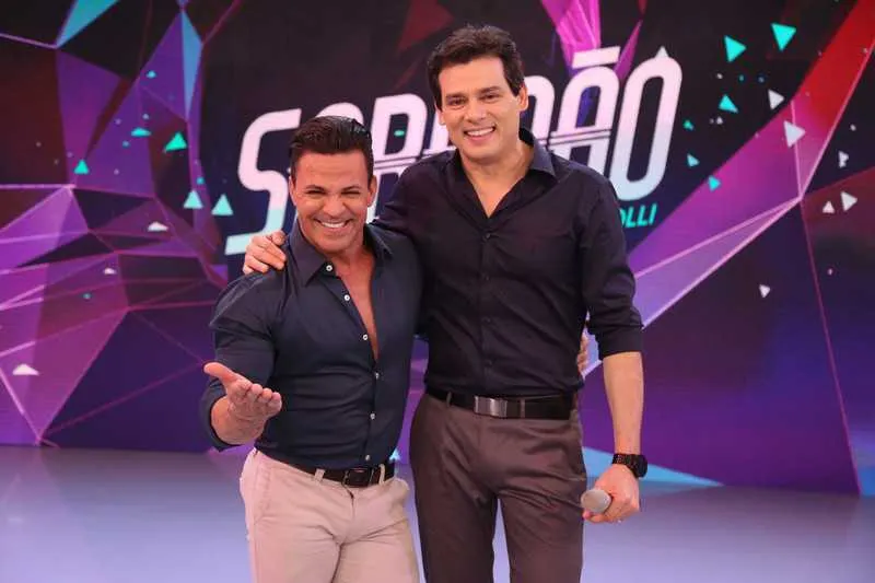 O “Sabadão com Celso Portiolli” deste sábado, às 22h30, relembra o primeiro aniversário do programa. E para celebrar em grande estilo, Portiolli recebe o cantor Eduardo Costa como convidado especial. Ele vai agitar a noite com os sucessos “Os 10 Mandamentos do Amor”, “Sapequinha”, “Enamorado”, “Cachaceiro” e sua nova música “ Pronto Falei”. Celso apresenta ao cantor tipos de cachaças divertidas e curiosas que existem no Brasil e Eduardo fala da sua preferência pela bebida.  


