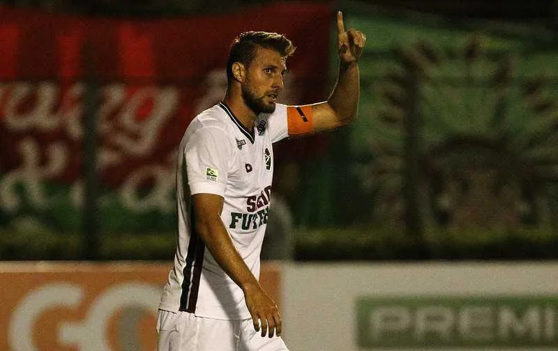 Henrique, agora capitão, está na lista de favoritos de Abel