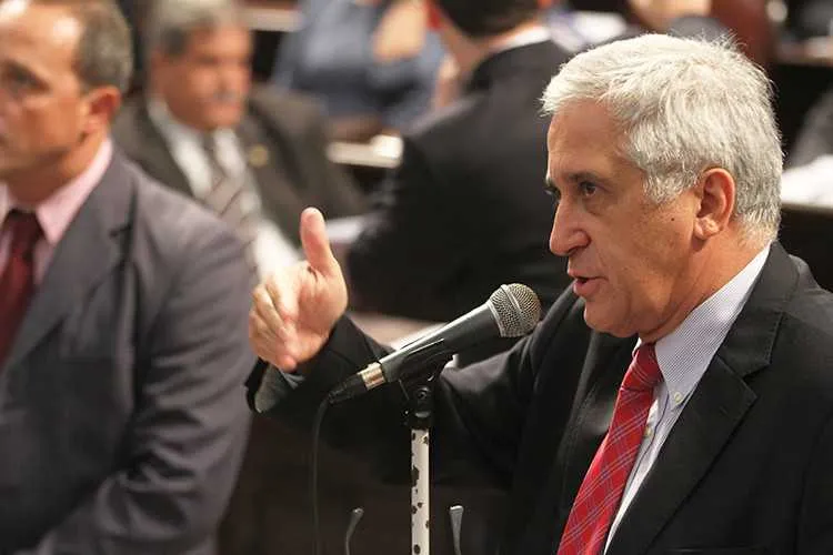 Deputado defende a concessão da Cedae como garantia