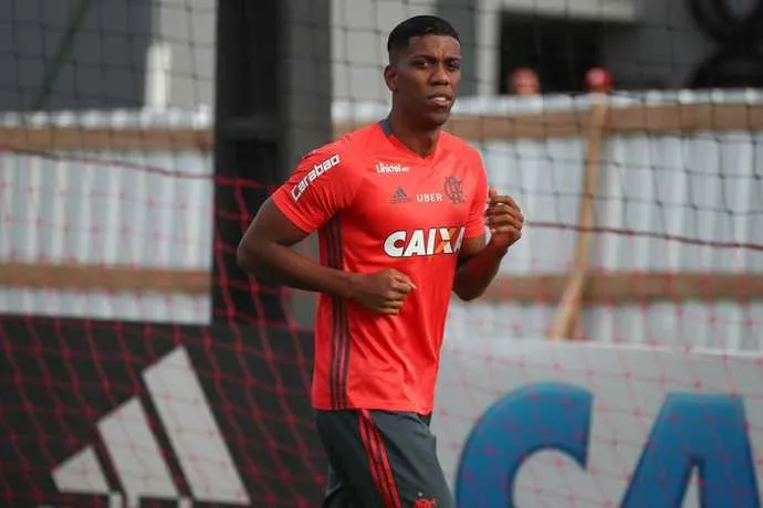 Berrío está treinando desde a semana passada na Gávea
