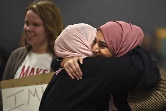 Imagem ilustrativa da imagem Tribunal vai decidir de forma definitiva se barra imigrantes e refugiados