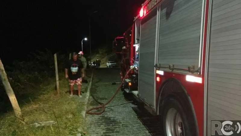 Bombeiros usaram dois mil litros de água para conter as chamas