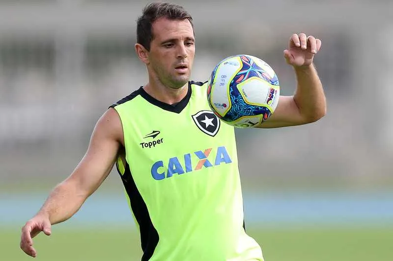 Montillo jogou pelo La U por alguns anos, principal rival do Colo-Colo e adversário desta noite