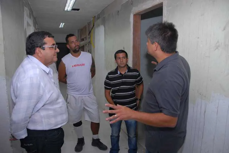 O prefeito José Luiz Nanci esteve no Posto de Saúde Dr. Zerbini, no Arsenal, na manhã de ontem