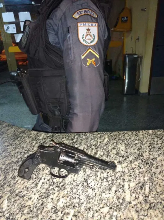 Jovem foi apreendido após perseguição em Niterói
