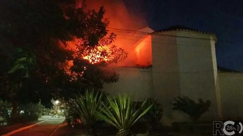 Fogo atingiu somente a cozinha da Igreja Matriz de São Pedro da Aldeia, causou apenas danos materiais e não atrapalhou atividades