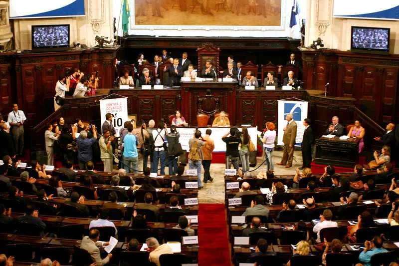 Presidência deve convocar sessão extraordinária para segunda