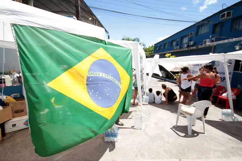 Manifestantes acusam oficiais de agressão na porta do Batalhão