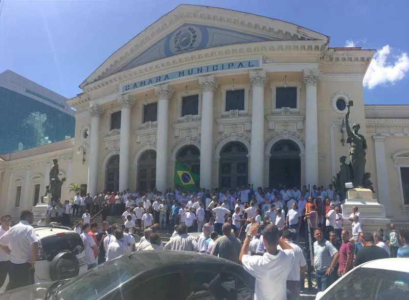 Os taxistas querem chamar atenção do poder público