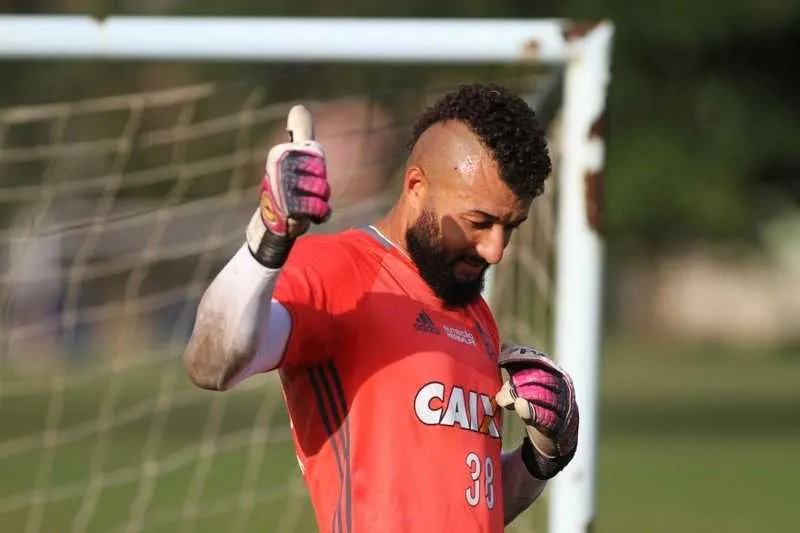  O goleiro Alex Muralha está confirmado no Rubro-Negro hoje à noite, contra o América-MG