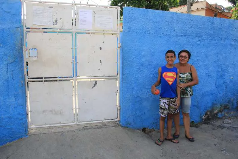 Francisca Rita tem filho autista de 14 anos, matriculado na rede municipal, que está sem estudar

