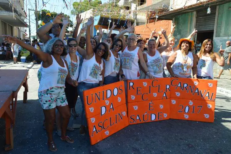 Folióes percorreram as ruas de São Lourenço, em Niterói