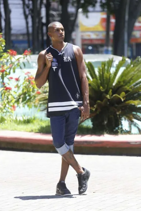  Jhonathan Magno, de 24 anos, foi selecionado para evento nacional de moda em São Paulo

