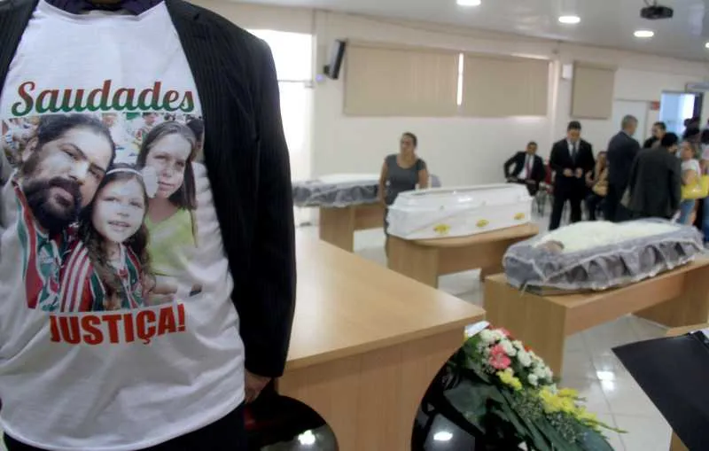  Familiares e amigos seguiram em cortejo fúnebre da sede da OAB
