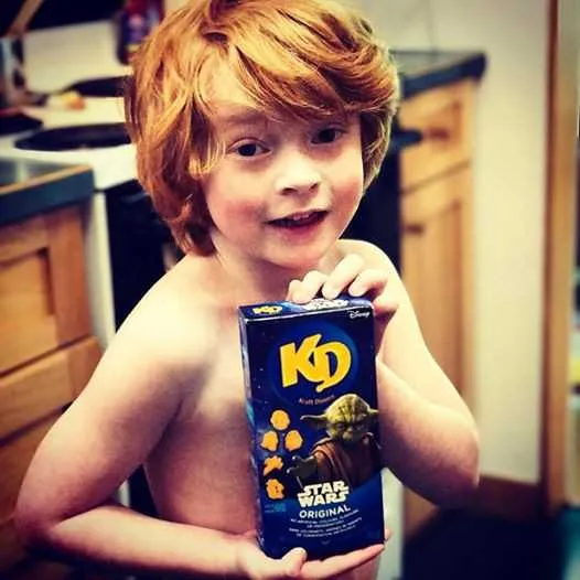 Imagem ilustrativa da imagem Pai conta que seu filho com autismo só aceita comida da saga ‘Star Wars’ e um ator correu para ajudá-los.