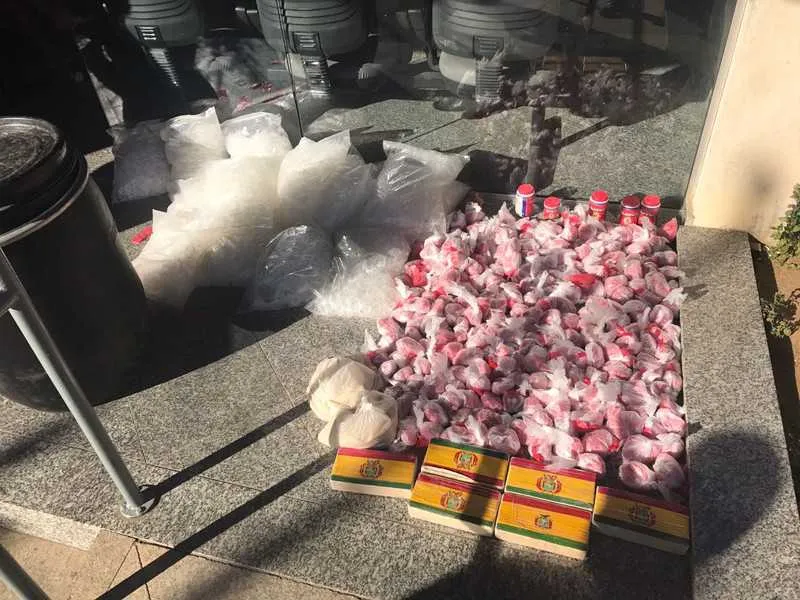 Material estava escondido em dois toneis, enterrados numa área de mata fechada em Tucuns