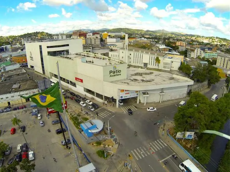As lojas dos shoppings estarão fechadas de domingo a terça