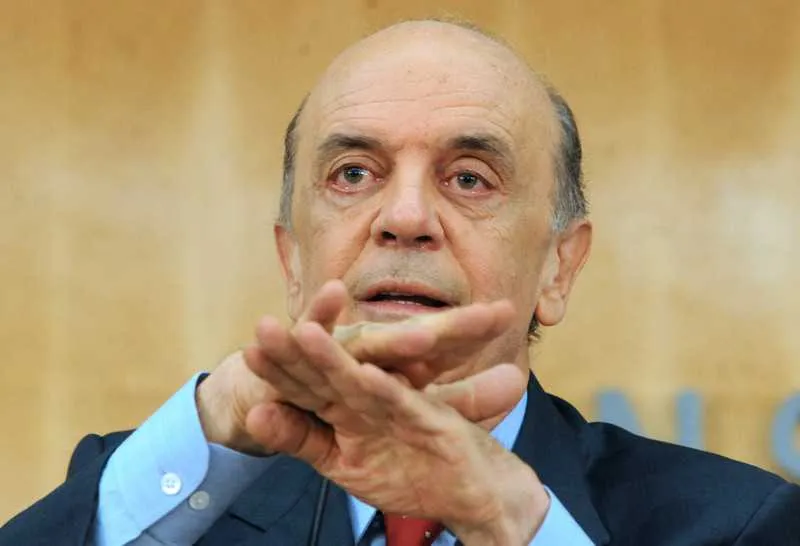 Serra alegou problemas de saúde e vai voltar ao Senado