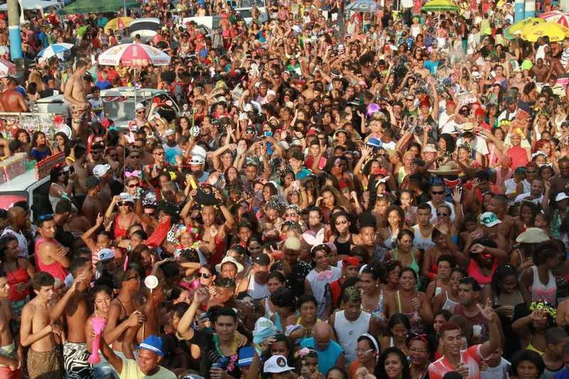 Bloco do Cantusca desfila amanhã no Centro de Niterói