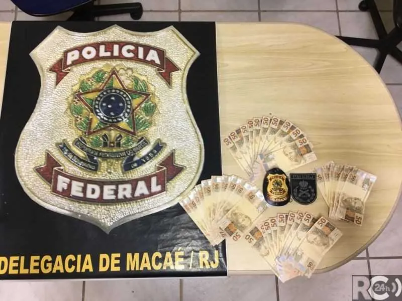 Notas de R$ 50 falsas foram encontradas na casa da dupla