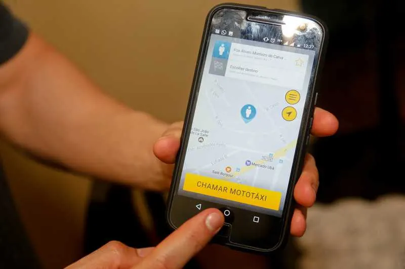 Motoristas são cadastrados, são habilitados e estão com documentação das motocicletas em dia