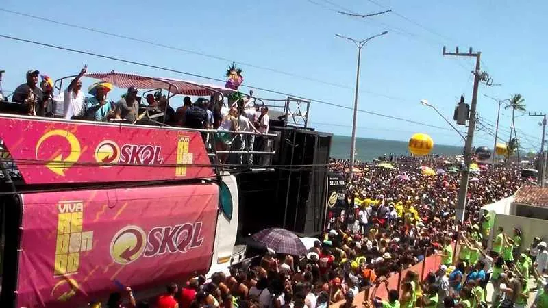 Neste ano, blocos não poderão circular nas vias e ficarão no esquema “concentra, mas não sai”