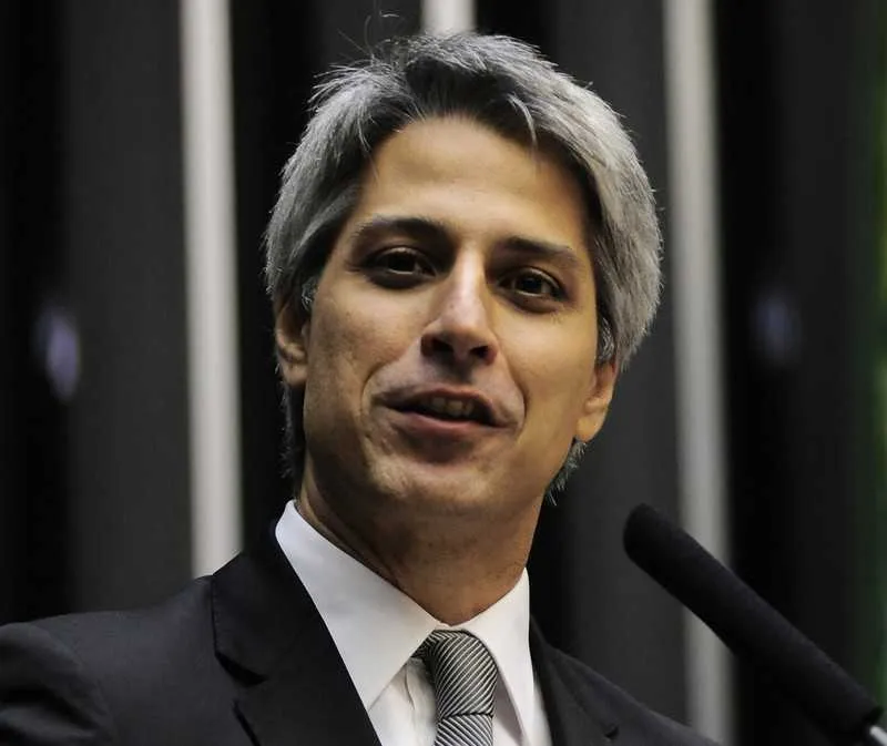O deputado Alessandro Molon criticou a mudança e disse que ela não tem nenhum fundamento
