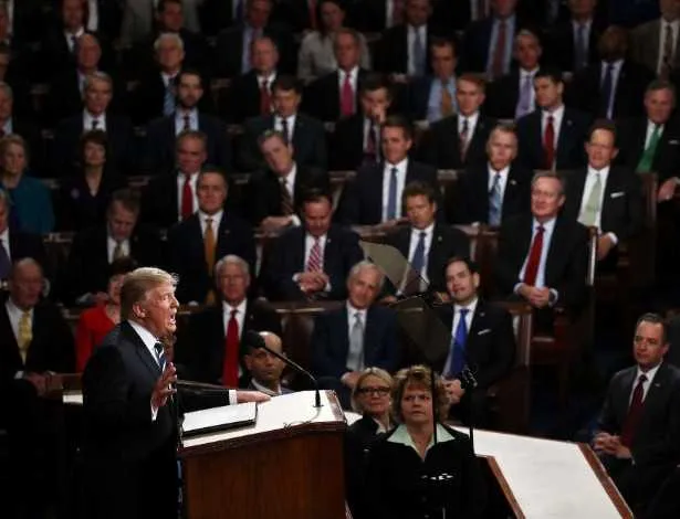 Donald Trump faz seu primeiro discurso no Congresso norte-americano