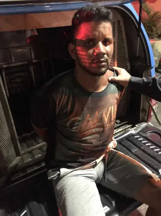 Jadson: flagrado com pistola