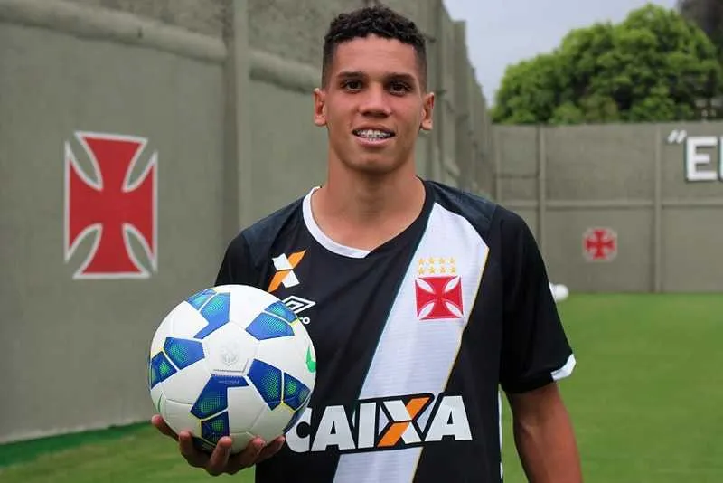 O meia ofensivo Paulinho fez bonito gol no último domingo
