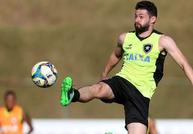 O meia João Paulo espera jogar contra o Volta Redonda, no dia 9, para evoluir parte física