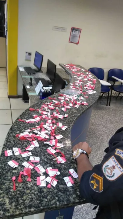 Suspeitos foram flagrados com drogas