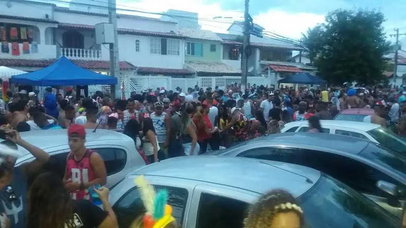 Desfile do do Perócão foi prejudicado porque foliões ficaram concentrados num pequeno espaço