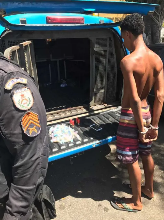 Com o menor, PM encontrou cocaína e munições de escopeta