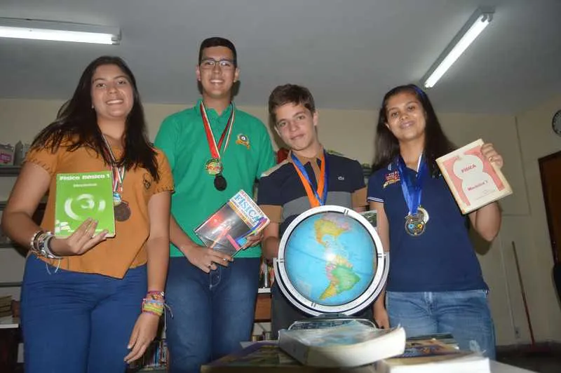 Estudantes da região fazem 'vaquinha' para chegar aos EUA.