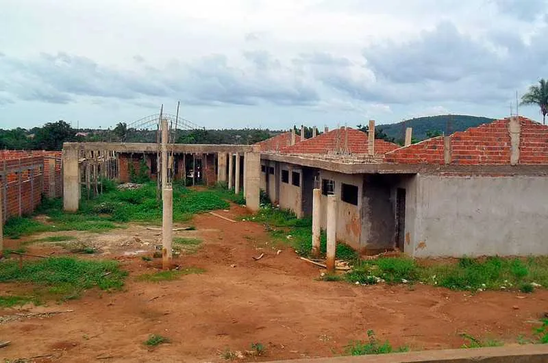 Projetos querem vedar suspensão por razões preexistentes à aprovação do projeto básico