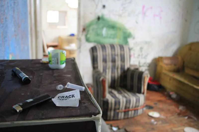 Casa usada como cracolândia, em Icaraí, Niterói