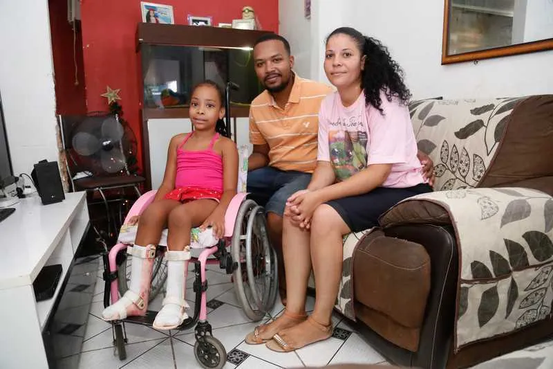 Imagem ilustrativa da imagem Segue a campanha: 'Ajude Ryhanna a ficar de pé'