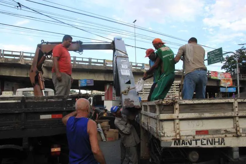  Termômetro e barra de ferro foram retirados na tarde de ontem